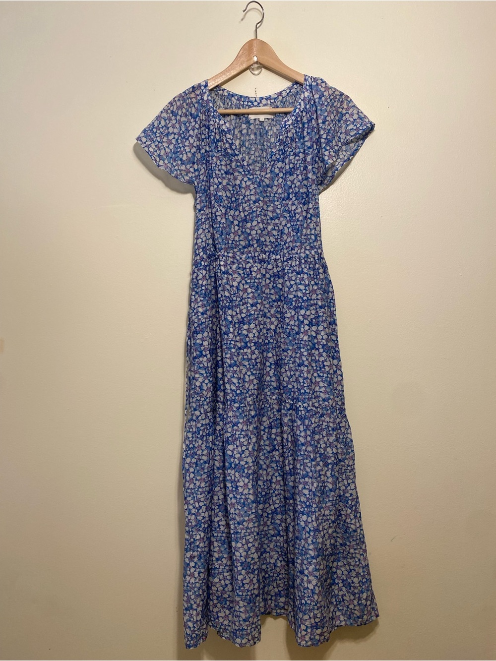 XiRENA Cotton Silk Blend Blue Floral Maxi Dress with Short Sleeves. Size S